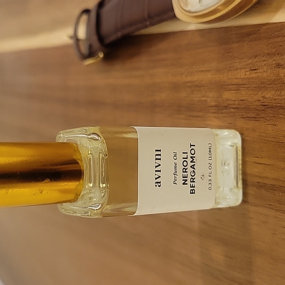 Vintage Watch + Perfume Oil - Picture 2 of 6